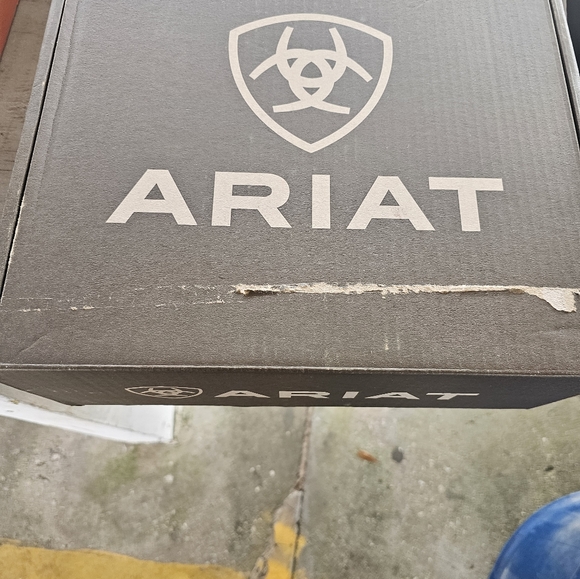 Ariat - Picture 3 of 4